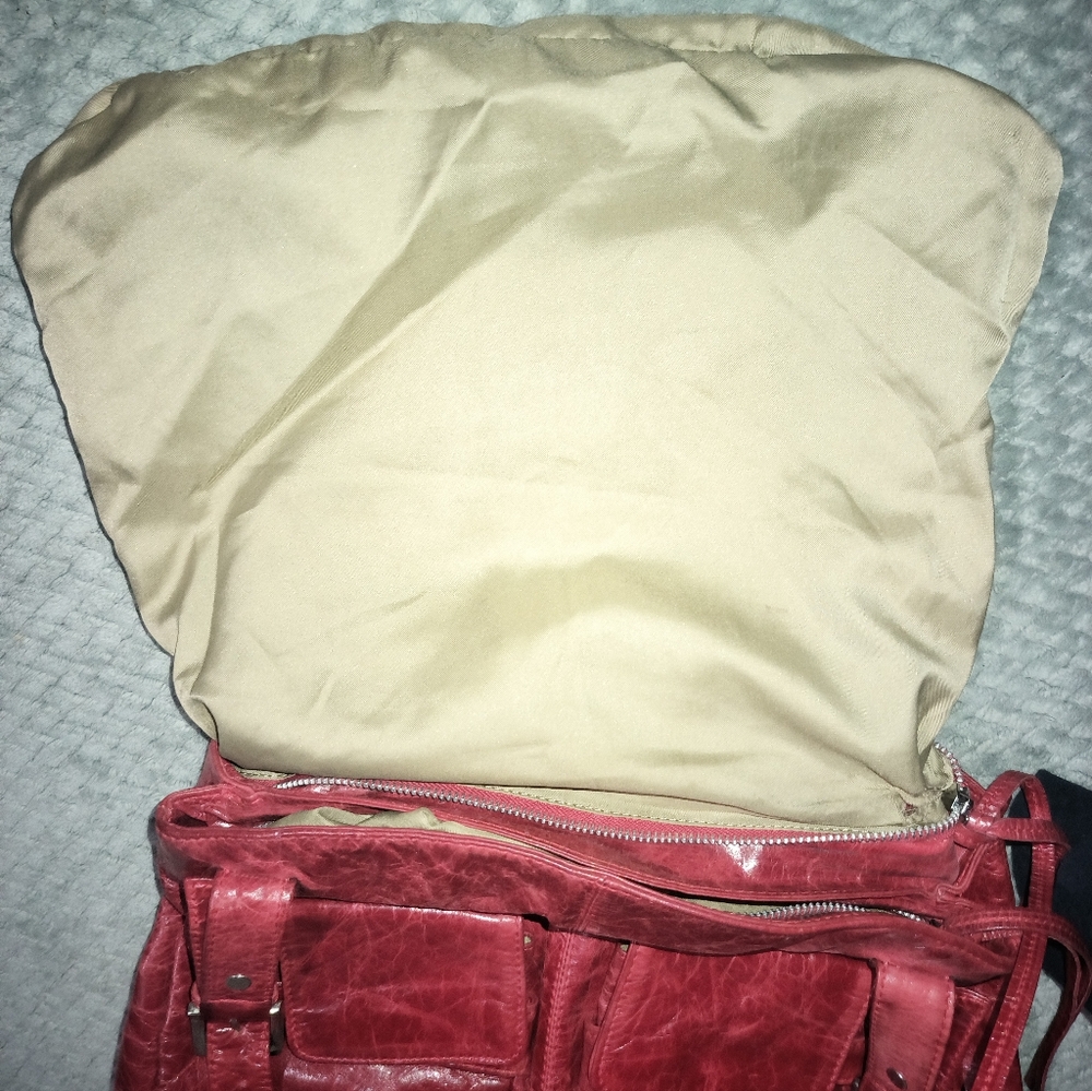 Latico Red Leather Shoulder Bag Double Zip. - Picture 11 of 16